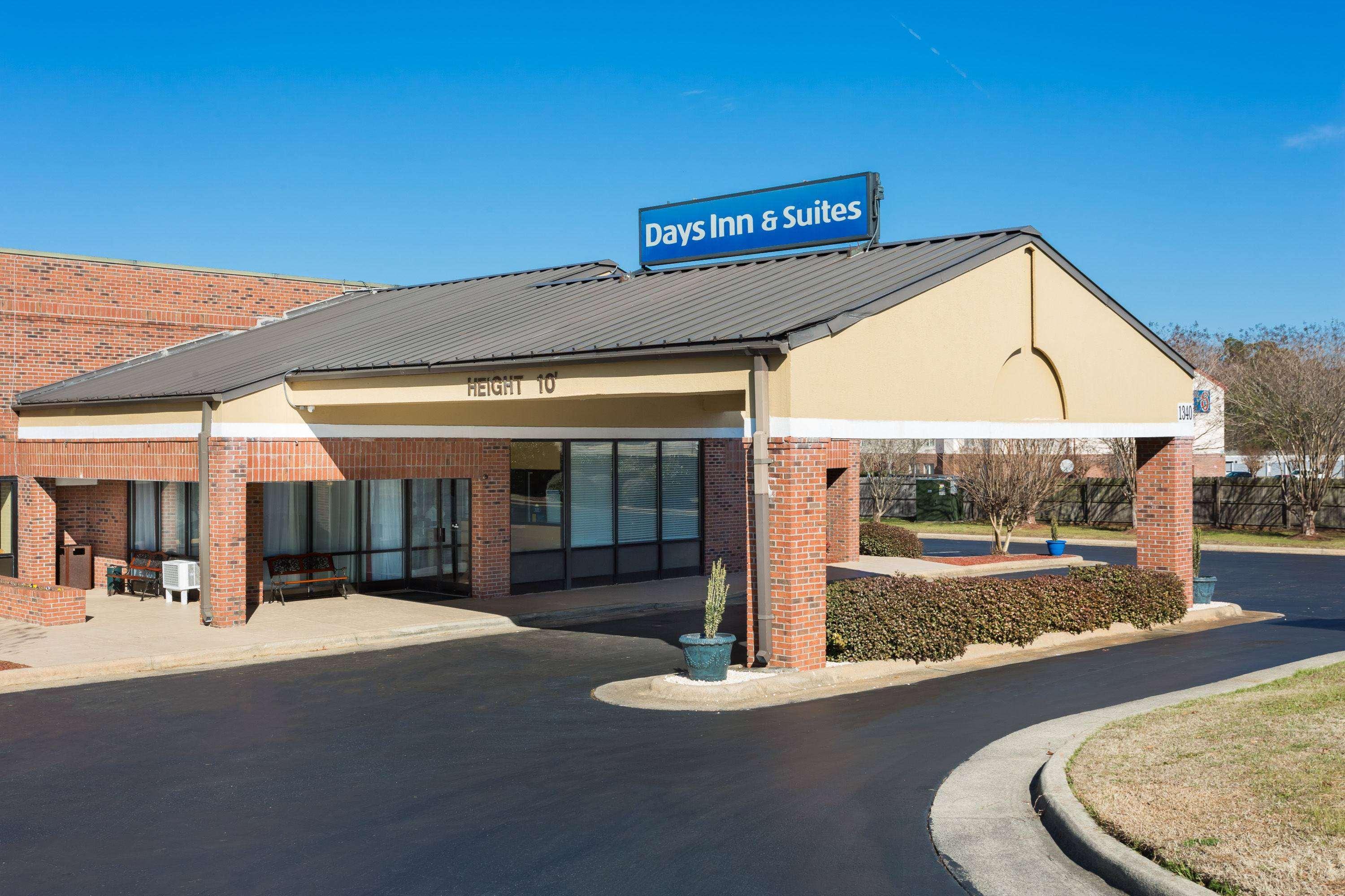 Days Inn & Suites By Wyndham Rocky Mount Golden East Екстер'єр фото
